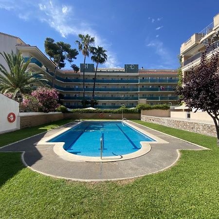 R123 Apartamento En La Planta Baja Con Piscina Cerca De La Playa Calafell Buitenkant foto